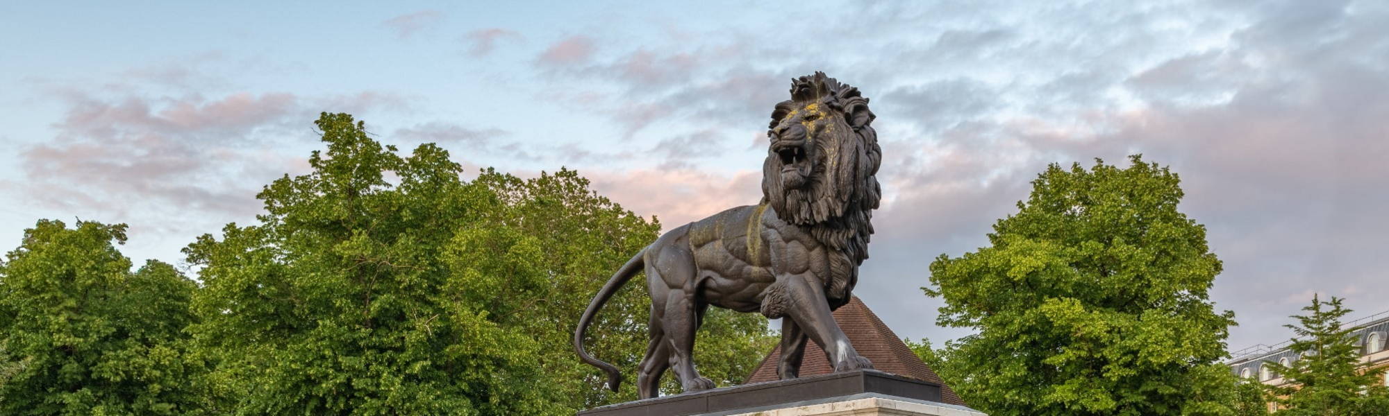 statue of a lion in reading, UK